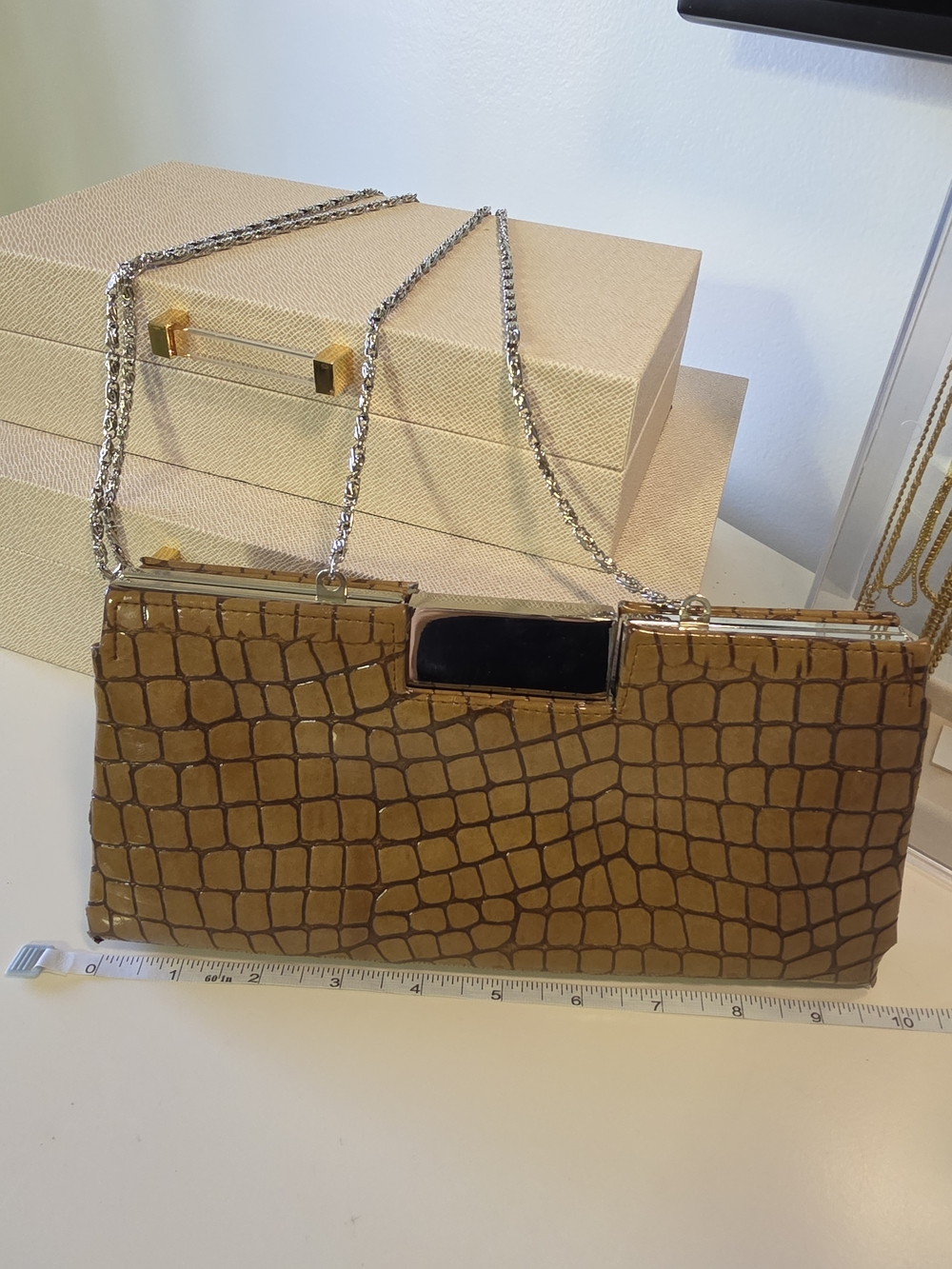 Elegant Croc-Embossed Tan Chain Shoulder Bag